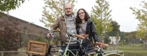 Joyce en jan met de fiets