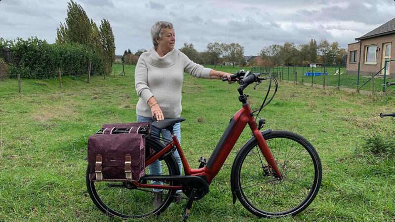Ghislaine met de Velo de Ville fiets
